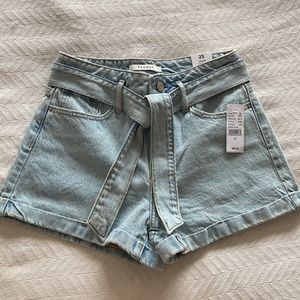 NWT PacSun High Rise Denim Mom Shorts Cuffed Light Wash Size 0 / 25